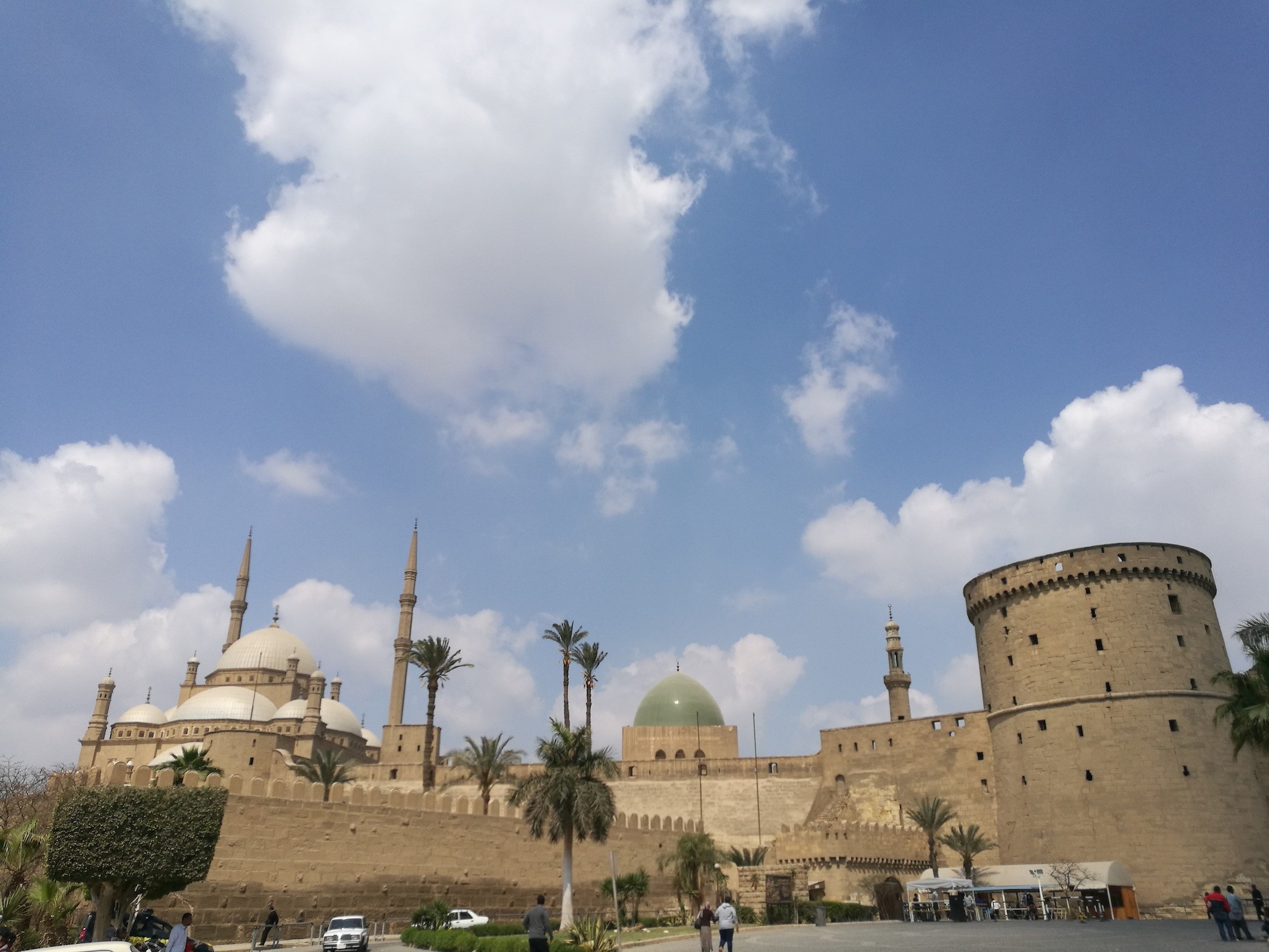 Salah el-Din Citadel高耸的城墙和塔楼是中世纪堡垒的典型特征，让人有一种气势磅礴的感觉。